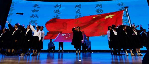 她曾被誉为大陆第一美人，比陈红还美，差点演林黛玉，当红时退圈